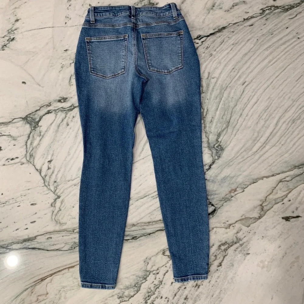 Maurices Distressed Skinny Jeans Size‎ 6